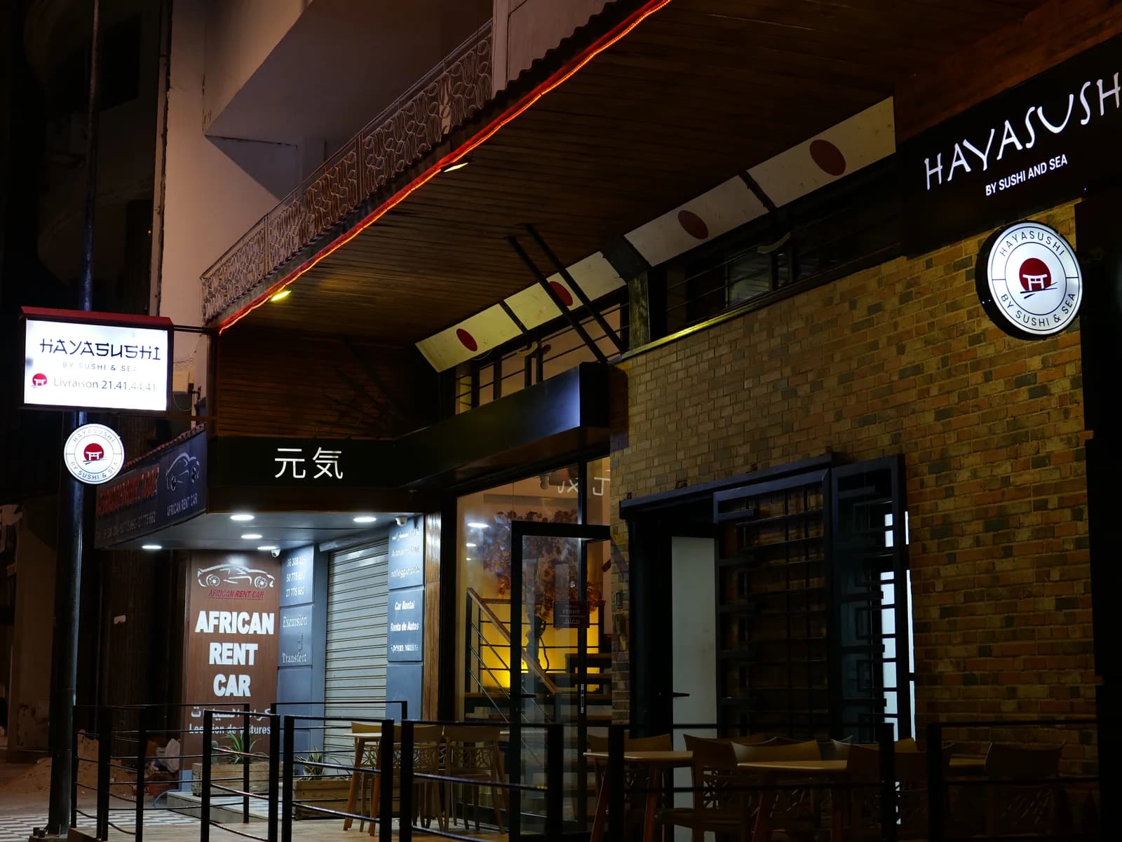 Façade Hayasushi de nuit